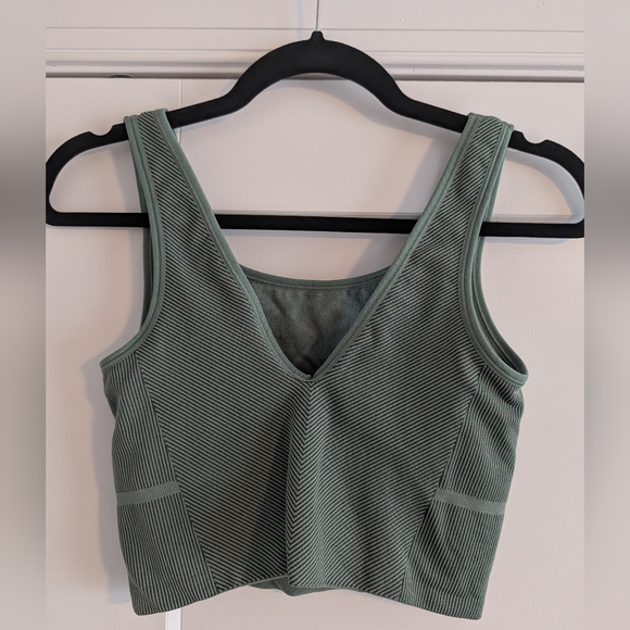 Like New!! All In Motion Women's Seamless Cropped Tank - Picture 3 of 4